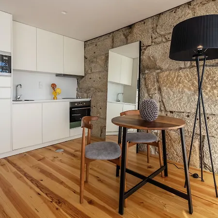 アパートホテル リバー 4*