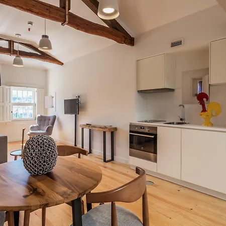 リバー アパートホテル 4*